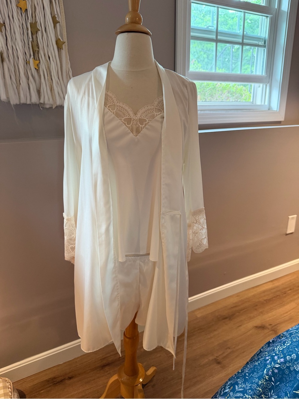 Flora Nikrooz Cream Satin Lace-Trim Robe & Cami Set